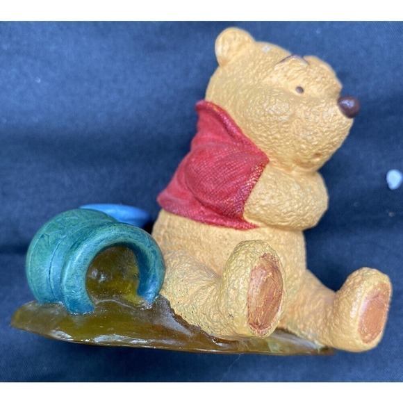 DISNEY Simply Pooh Even Thinking Makes Me Hungry Figure - Picture 1 of 3